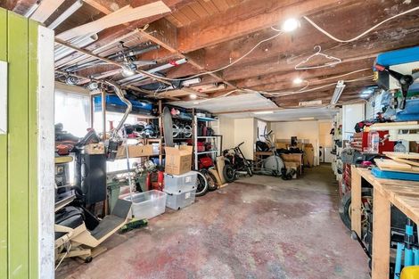 Photo of property in 102 Sunnyside Road, Sunnyvale, Auckland, 0612