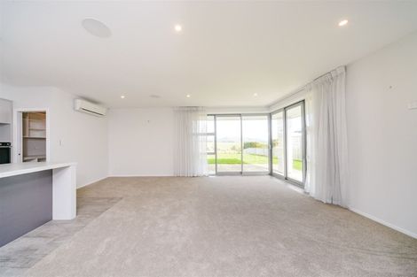 Photo of property in 162 Pacific Drive, Fitzherbert, Palmerston North, 4410