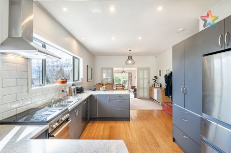 Photo of property in 225 Whites Line East, Waiwhetu, Lower Hutt, 5010