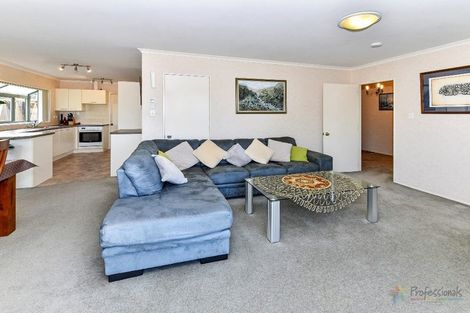 Photo of property in 4 Reremanu Place, Weymouth, Auckland, 2103