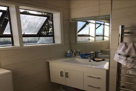 Photo of property in 15 Longwood Place, Forrest Hill, Auckland, 0620