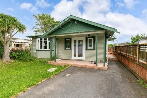 Photo of property in 33 Collingwood Street, Waterloo, Lower Hutt, 5011