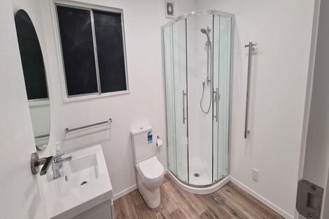 Photo of property in 1/4 Glanmire Road, Newlands, Wellington, 6037