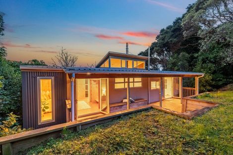 Photo of property in 100 Motuhara Road, Plimmerton, Porirua, 5026