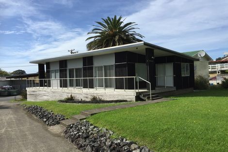 Photo of property in 5 Waiwera Place, Waiwera, Orewa, 0994