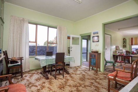 Photo of property in 10 Allardice Street, Dannevirke, 4930