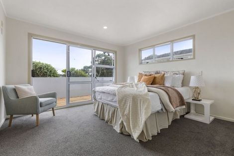 Photo of property in 10 Tamahere Drive, Glenfield, Auckland, 0629