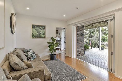 Photo of property in 46 Otitori Bay Road, Titirangi, Auckland, 0604