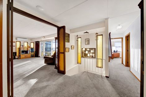 Photo of property in 32 Beaumont Crescent, Frankleigh Park, New Plymouth, 4310