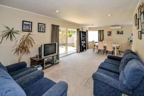 Photo of property in 1/33 Kiteroa Terrace, Rothesay Bay, Auckland, 0630