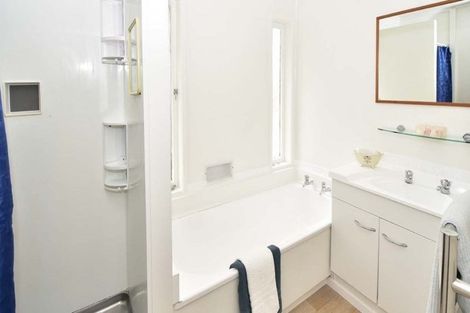 Photo of property in 1/546 Glenfield Road, Glenfield, Auckland, 0629