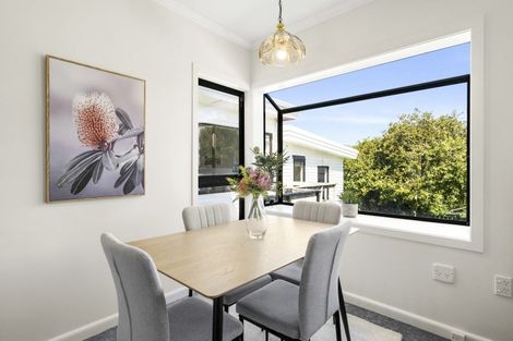 Photo of property in 32 Mexted Terrace, Tawa, Wellington, 5028