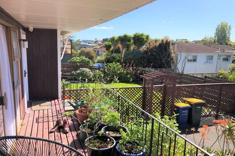 Photo of property in 3/191 Lake Road, Belmont, Auckland, 0622