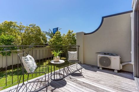Photo of property in Harbour View Terraces, 2/170 Mokoia Road, Chatswood, Auckland, 0626
