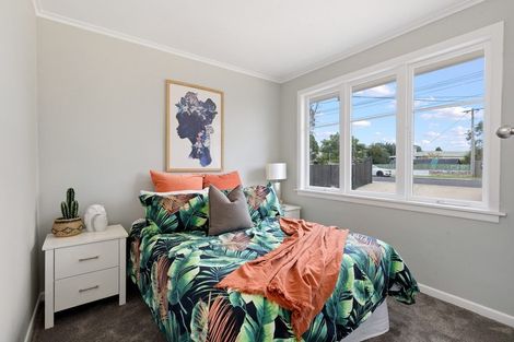 Photo of property in 13 Stokes Avenue, Te Atatu Peninsula, Auckland, 0610