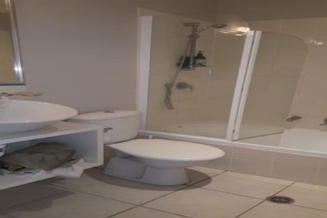 Photo of property in 9e Clearwater Cove, West Harbour, Auckland, 0618