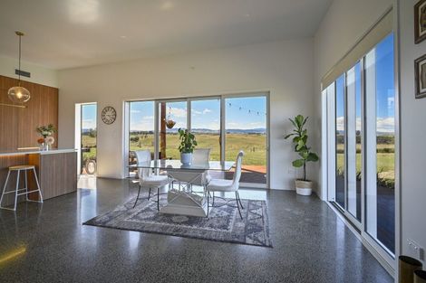 Photo of property in 2658 Taihape Road, Sherenden, Hastings, 4179