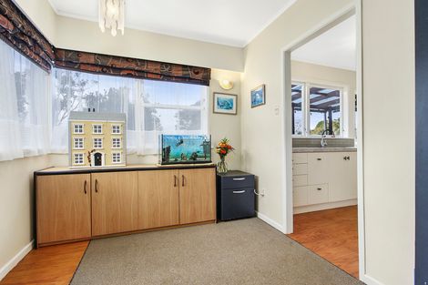 Photo of property in 13 Pendlebury Street, Green Bay, Auckland, 0604