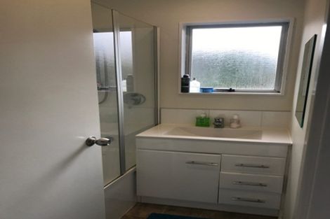 Photo of property in 2/48 Sandgate Avenue, Botany Downs, Auckland, 2010