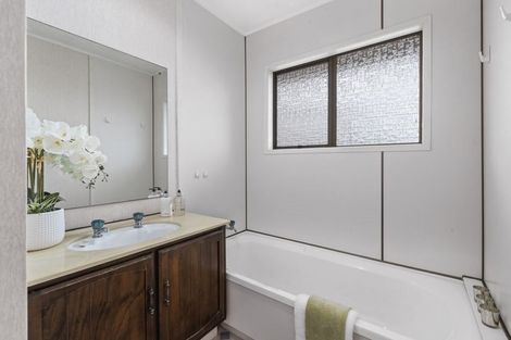 Photo of property in 2/19 Amante Crescent, Mairangi Bay, Auckland, 0630