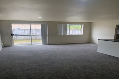 Photo of property in 62 Woodbank Drive, Glen Eden, Auckland, 0602