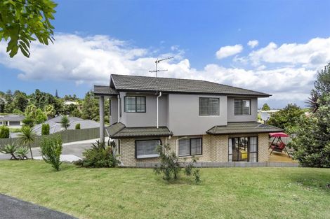 Photo of property in 6 Fairchild Avenue, Goodwood Heights, Auckland, 2105
