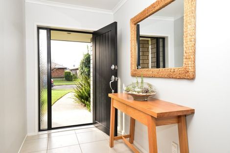 Photo of property in 11 Whitney Place, Rototuna North, Hamilton, 3210