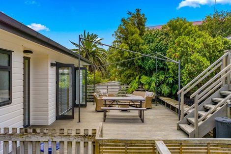 Photo of property in 26 Moffat Road, Red Beach, 0932