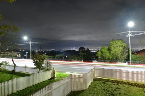 Photo of property in 32 Te Atatu Road, Te Atatu South, Auckland, 0610