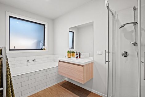 Photo of property in 11 Howden Drive, Jacks Point, 9371