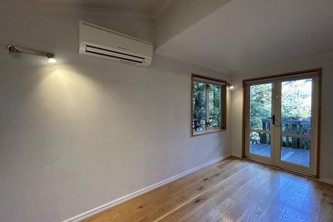 Photo of property in 30a Mackinnon Terrace, Sunshine Bay, Queenstown, 9300