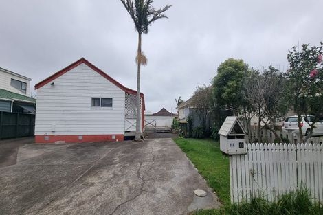Photo of property in 11 Tyndrum Place, Highland Park, Auckland, 2010