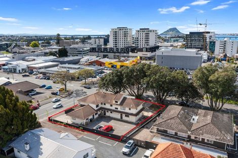 Photo of property in 2/182 Devonport Road, Tauranga, 3110