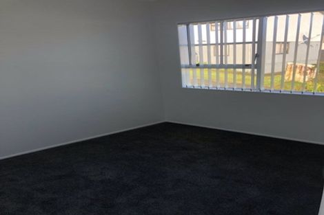 Photo of property in 1/127 Lynn Road, Bayview, Auckland, 0629