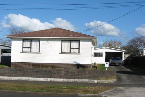 Photo of property in 14 Karaka Street, Merrilands, New Plymouth, 4312
