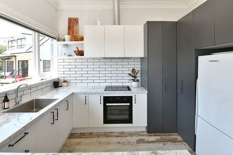 Photo of property in 1/6 Sundown Avenue, Manly, Whangaparaoa, 0930