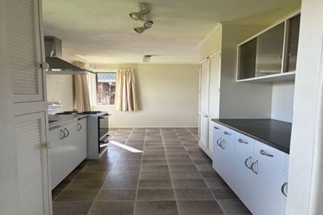 Photo of property in 6 Mountbatten Place, Papakura, 2110