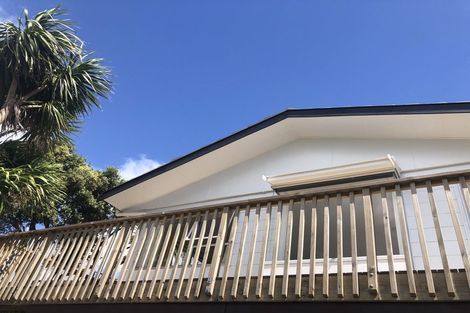 Photo of property in 18 Halldene Terrace, Red Beach, 0932