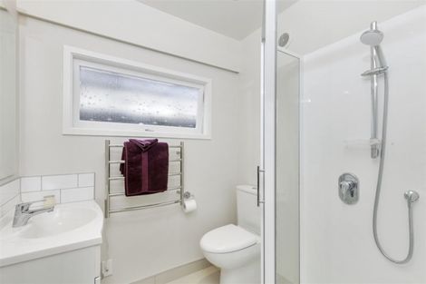 Photo of property in 1/5 Moana Avenue, Belmont, Auckland, 0622