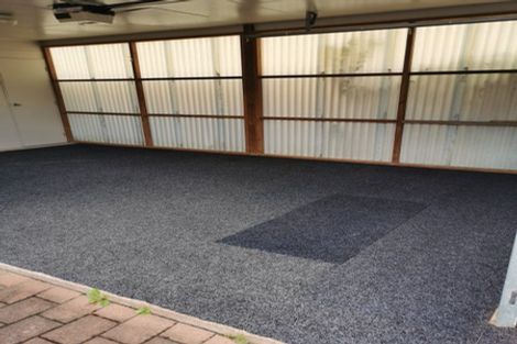 Photo of property in 70 Sturges Road, Henderson, Auckland, 0612