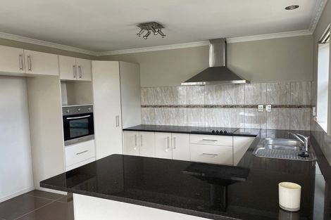 Photo of property in 8a Tawa Crescent, Manurewa, Auckland, 2102