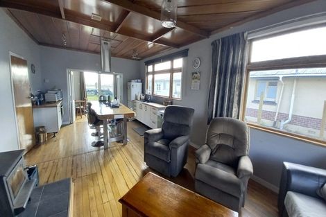 Photo of property in 19 Main Road, Tuatapere, 9620