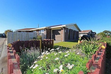Photo of property in 6 Pohutukawa Drive, Opunake, 4616