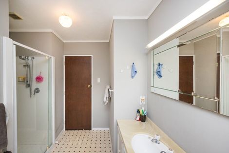 Photo of property in 6 Truscott Grove, Awapuni, Palmerston North, 4412