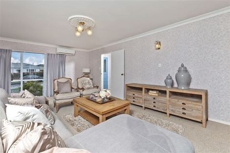 Photo of property in 2/5 Fenwick Avenue, Milford, Auckland, 0620