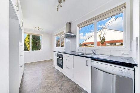 Photo of property in 28 Middlemore Crescent, Papatoetoe, Auckland, 2025