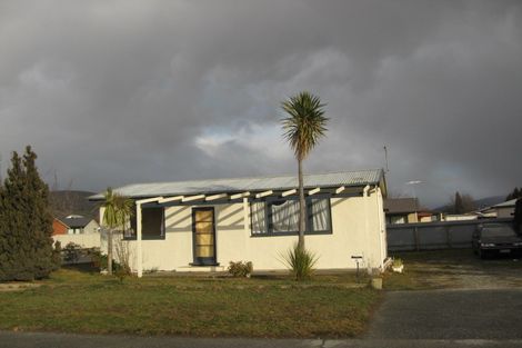 Photo of property in 2 Gavan Street, Cromwell, 9310