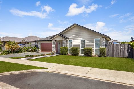 Photo of property in 17 Larmer Drive, Kumeu, 0810