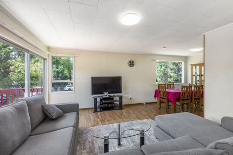 Photo of property in 1/9 Embassy Place, Glenfield, Auckland, 0629