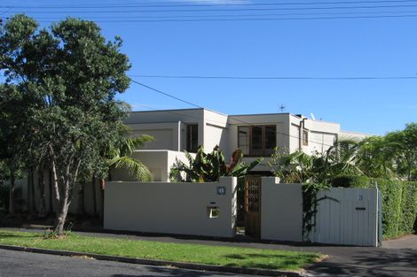 Photo of property in 1 Second Avenue, Stanley Point, Auckland, 0624